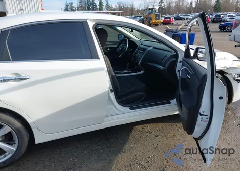 2015 Nissan Altima 2.5 Sv z USA, uszkodzony, nr VIN 1N4AL3AP3FC140243